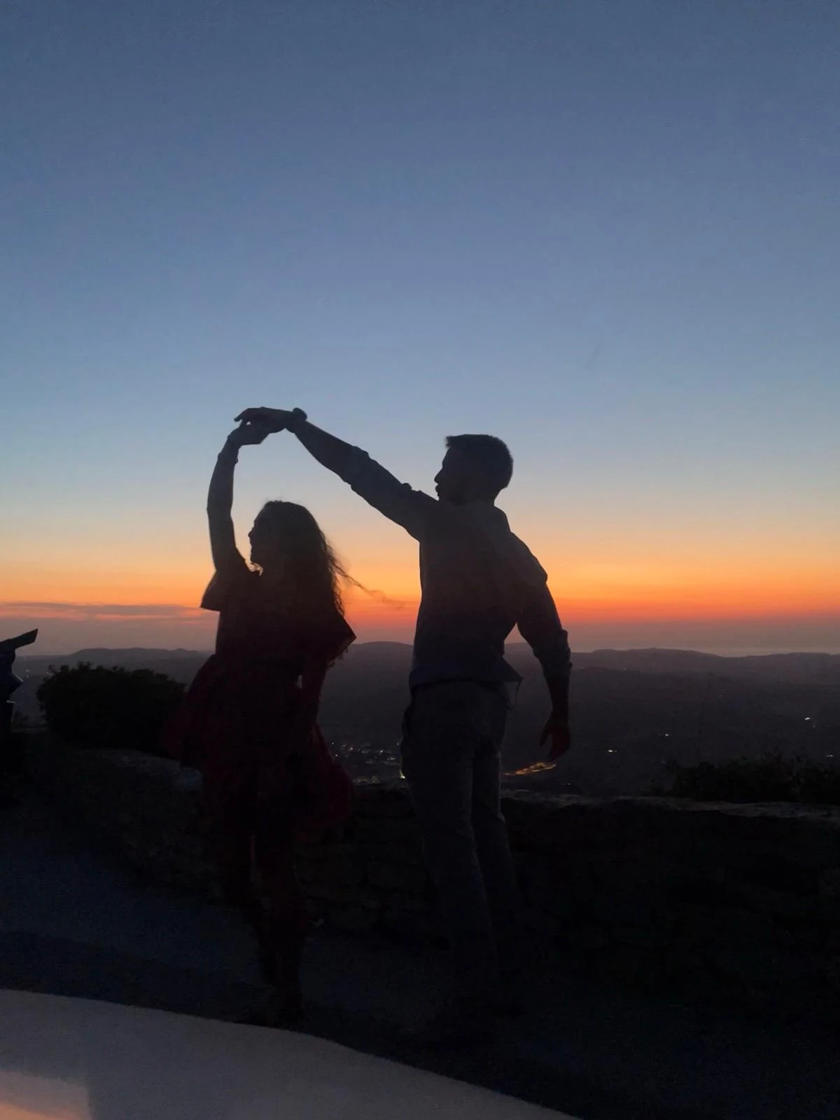 Margarita y Hugo bailando al atardecer